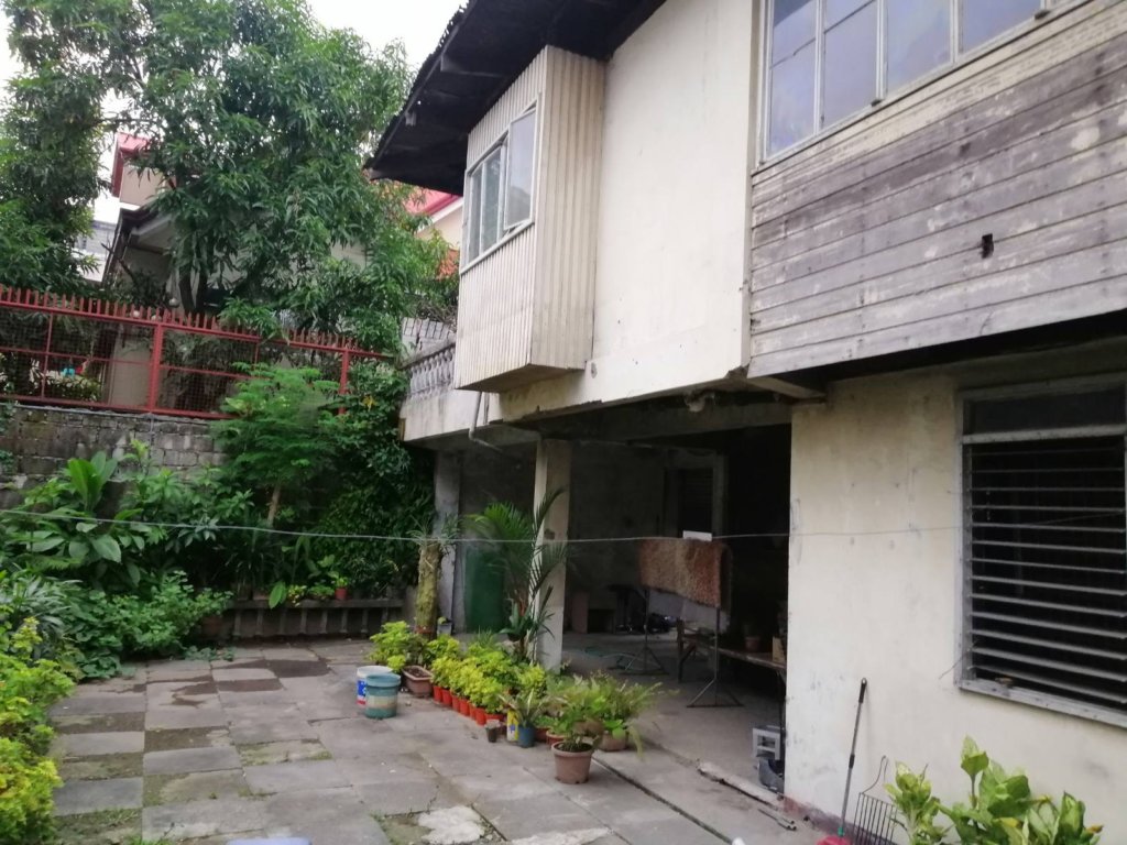 FOR SALE Residential Lot in Project 4, Quezon City (with old house) Remax Unlimited