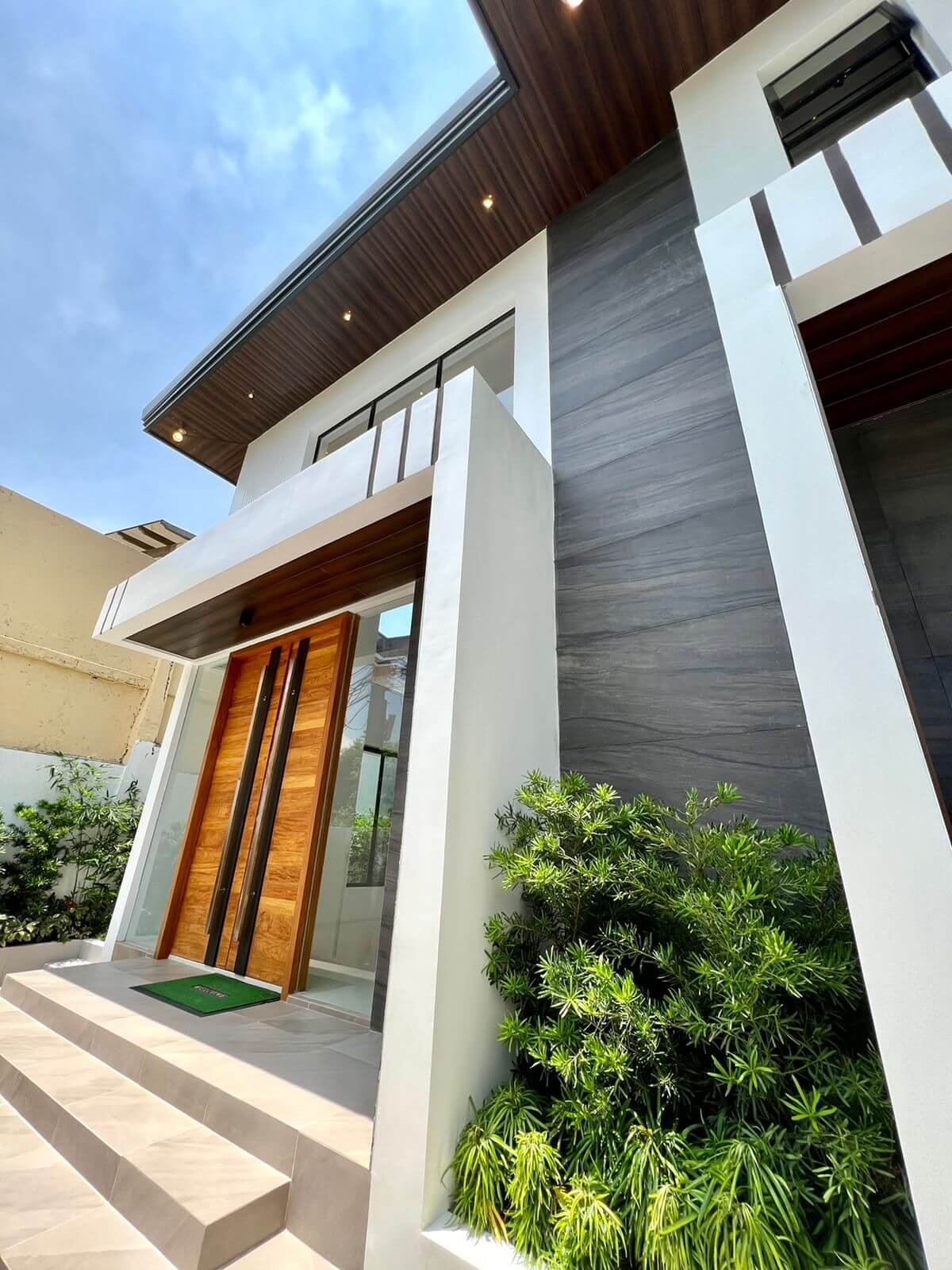 Brand New, Modern Tropical Theme House for Sale in BF Homes, Paranaque ...